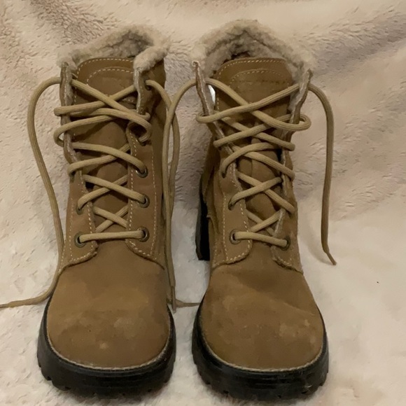 Sketchers Women’s Lace Up Suede Boots with Lug Sole, Size 8, Tan/ Camel color - Picture 2 of 9